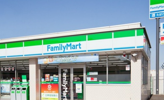 コンビニ　ファミリーマート吉川富久山店（コンビニ）まで764m