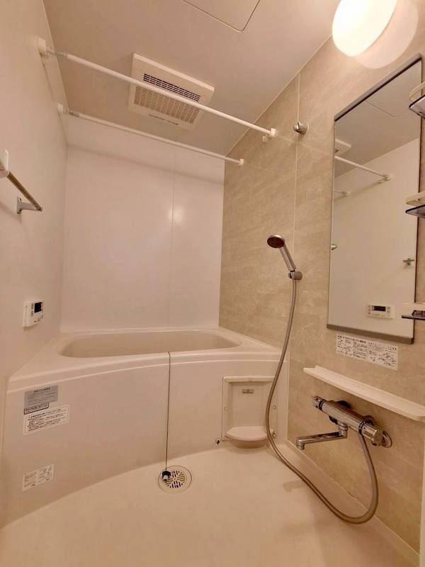 バス・シャワールーム　★追炊き・浴室乾燥機付きのお風呂★