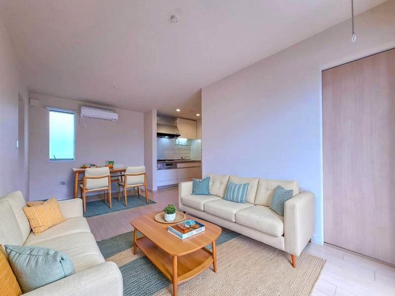 居室・リビング　★12帖のリビングダイニング★モデルルームの為、家具は付きま