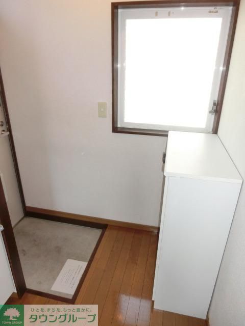 玄関　玄関下駄箱あり