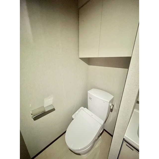 トイレ　同タイプの参考写真です