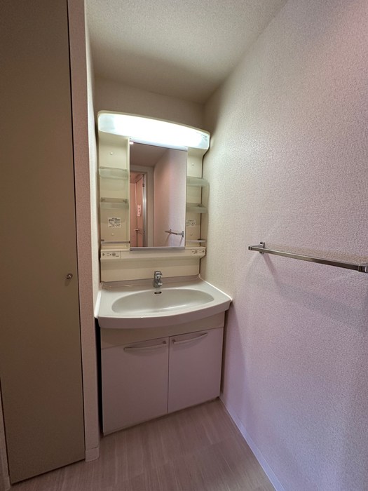 洗面設備　ファミリータイプには必ず欲しい独立洗面台付きで朝の準備もらく