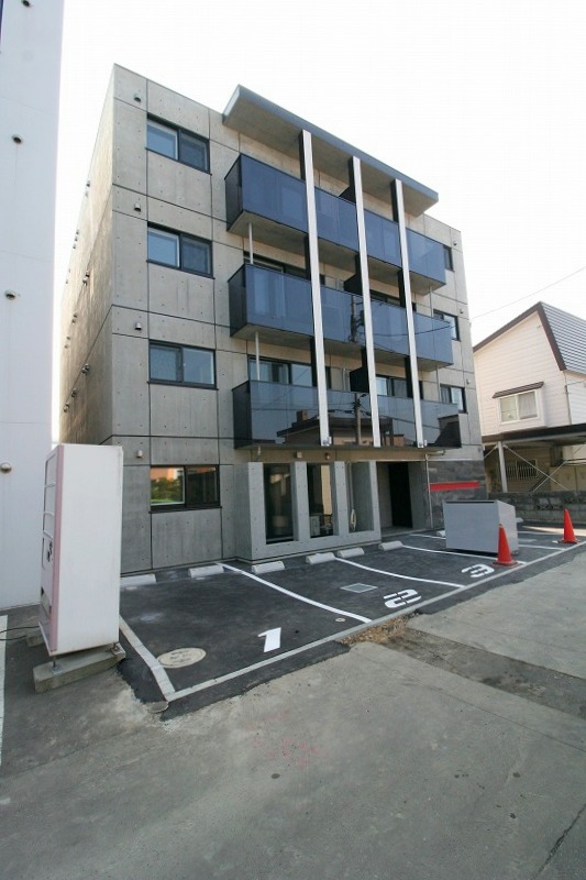 建物外観　☆地下鉄東西線宮の沢駅まで徒歩8分！