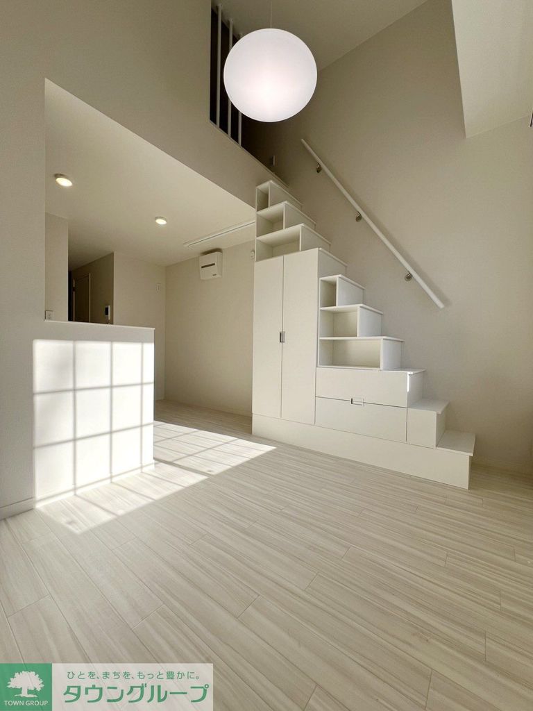 その他部屋・スペース　清潔感あふれる白基調の室内。家具選びも自在です！