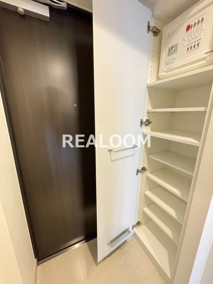 玄関　新宿御苑前　新宿三丁目　1K