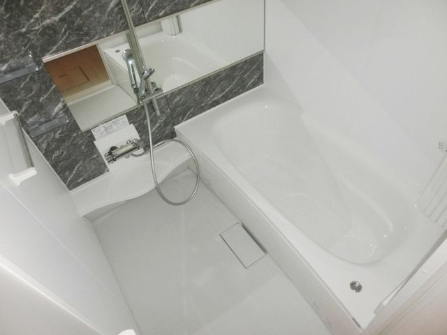 バス・シャワールーム　1坪バスルームでゆったりくつろげます