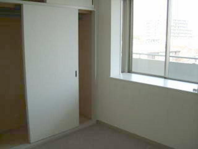 居室・リビング　★カーペット洋室５．７帖＆出窓付き☆