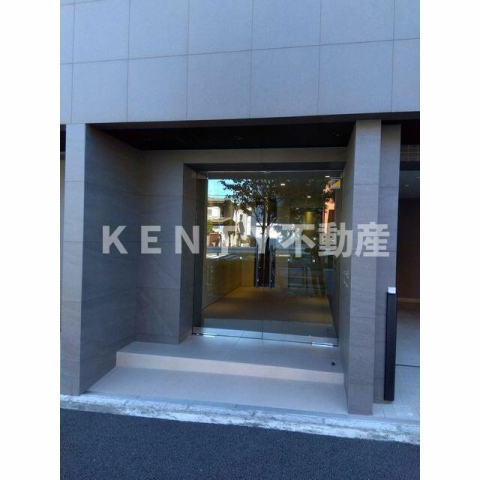 エントランス　落ち着いたエントランスです