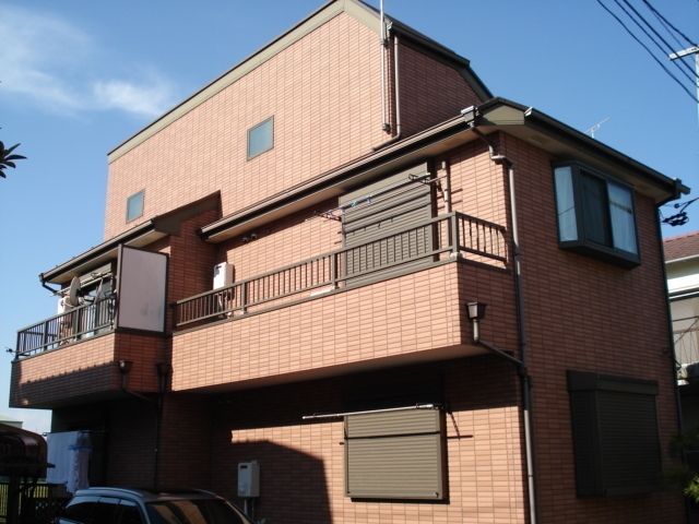 建物外観　～重厚な戸建て風の外観～