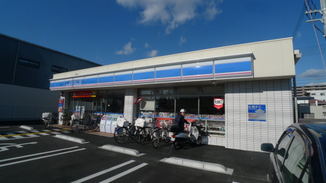 コンビニ　ローソン高知知寄町店（コンビニ）まで365m
