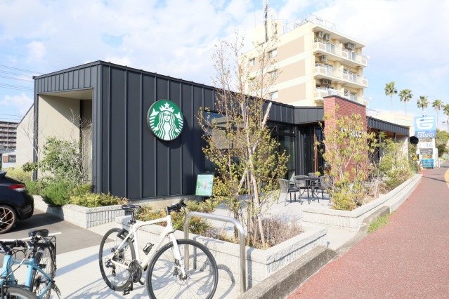 飲食店　スターバックスコーヒー高知知寄店（飲食店）まで328m