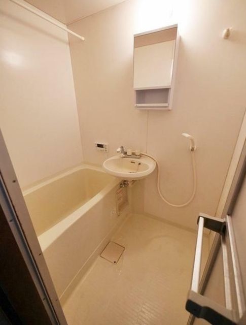 バス・シャワールーム　※同タイプ住戸参考写真