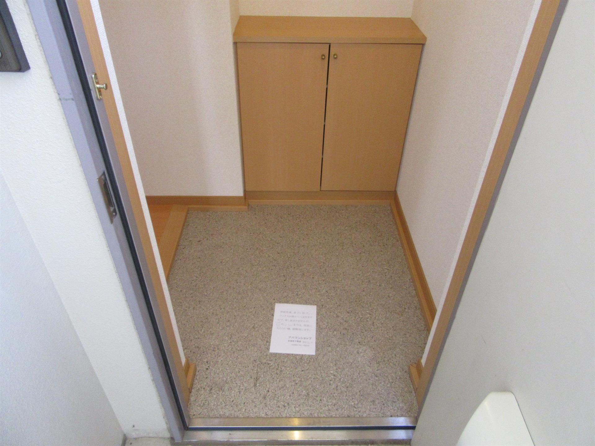 玄関　※参考画像