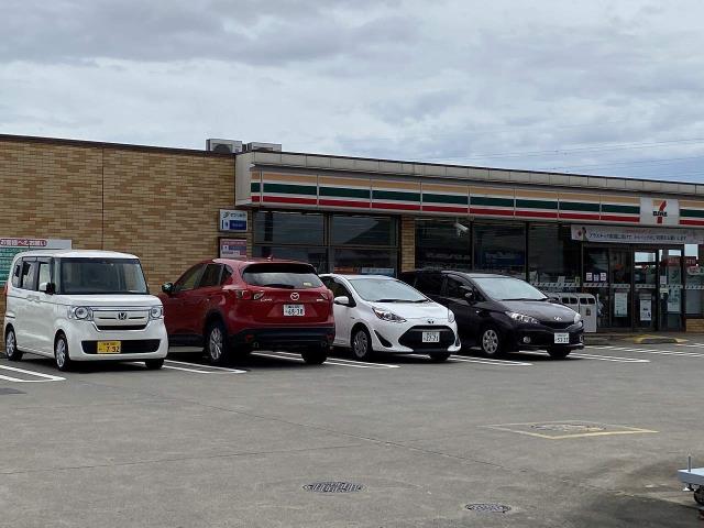 コンビニ　セブンイレブン（コンビニ）まで266m