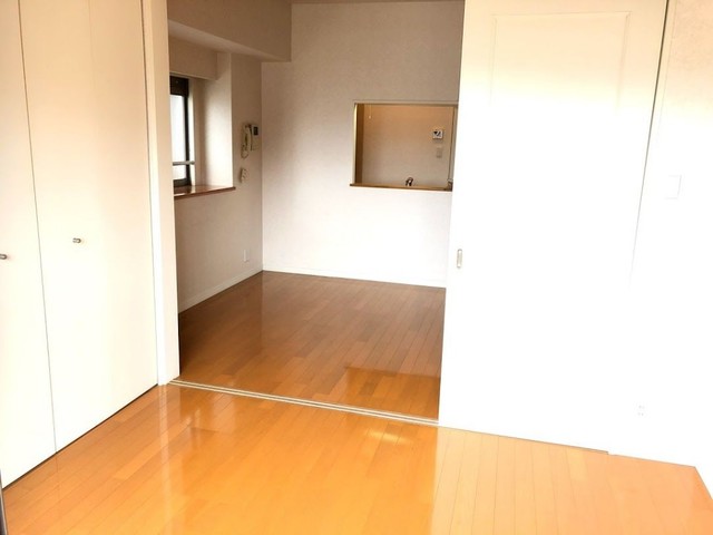 居室・リビング　洋室はスライド扉で仕切れます♪