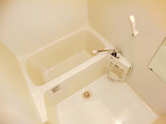 バス・シャワールーム　浴室乾燥機付きで便利です！