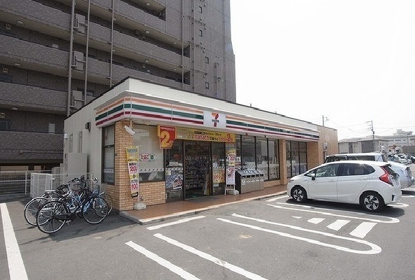 コンビニ　セブンイレブン（コンビニ）まで750m