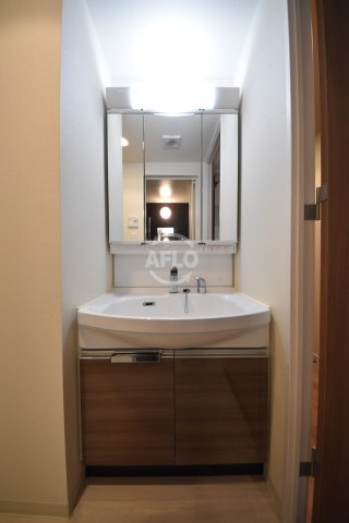 洗面設備　プレサンス梅田北アロー　独立洗面化粧台