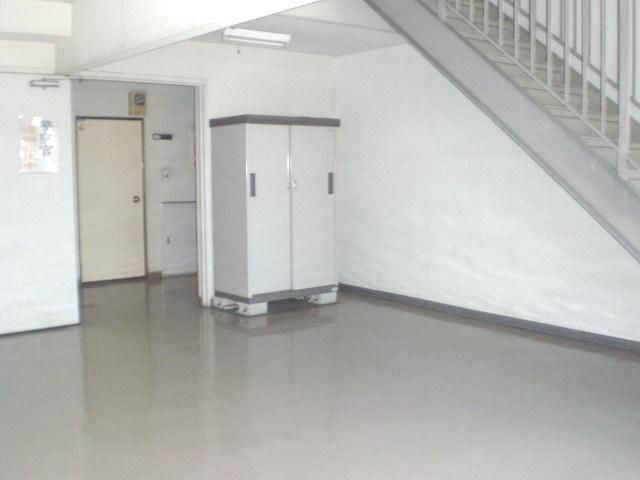 その他　★内階段タイプで雨の日も安心★