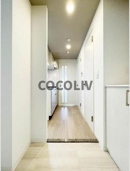 玄関　同物件別部屋写真