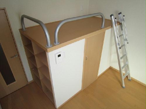 収納　ベット付/ベット下部ウォーキングクローゼット