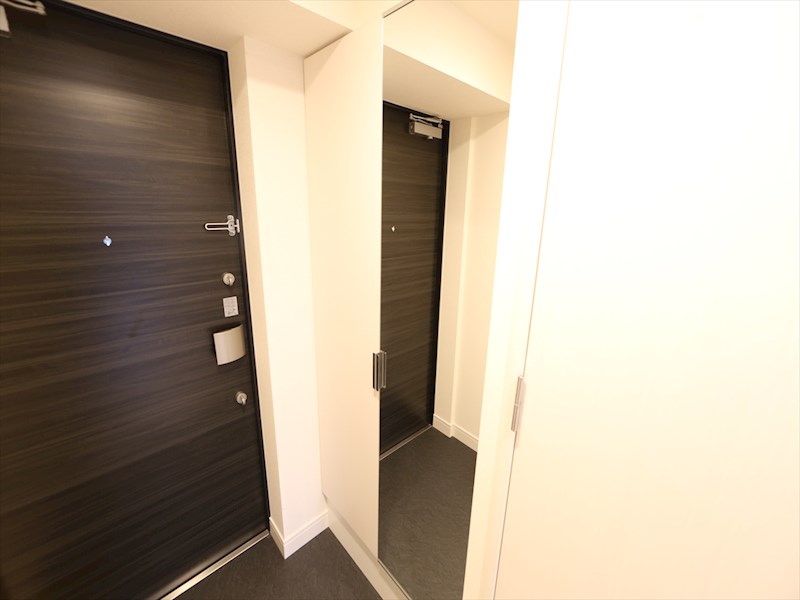 玄関　玄関　シューズボックス付（収納充実してます）