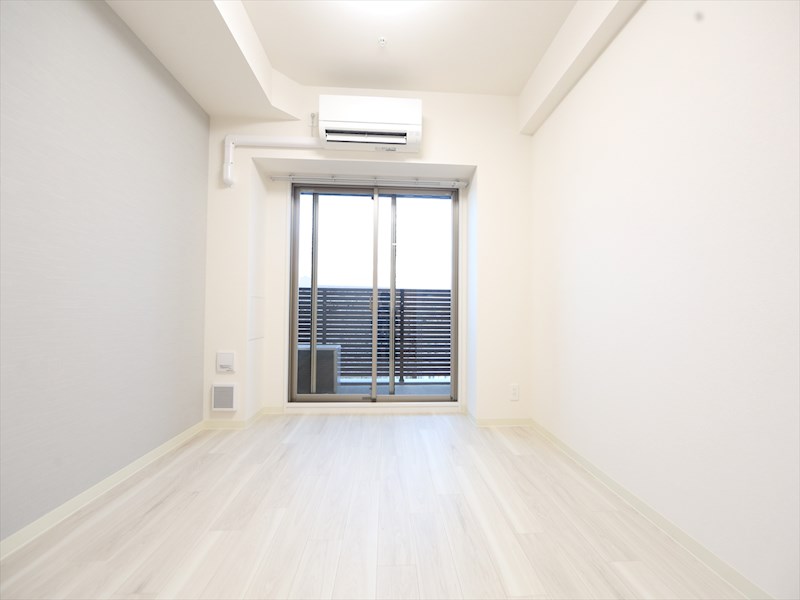 バルコニー　洋室6.5帖　エアコン完備　バルコニー