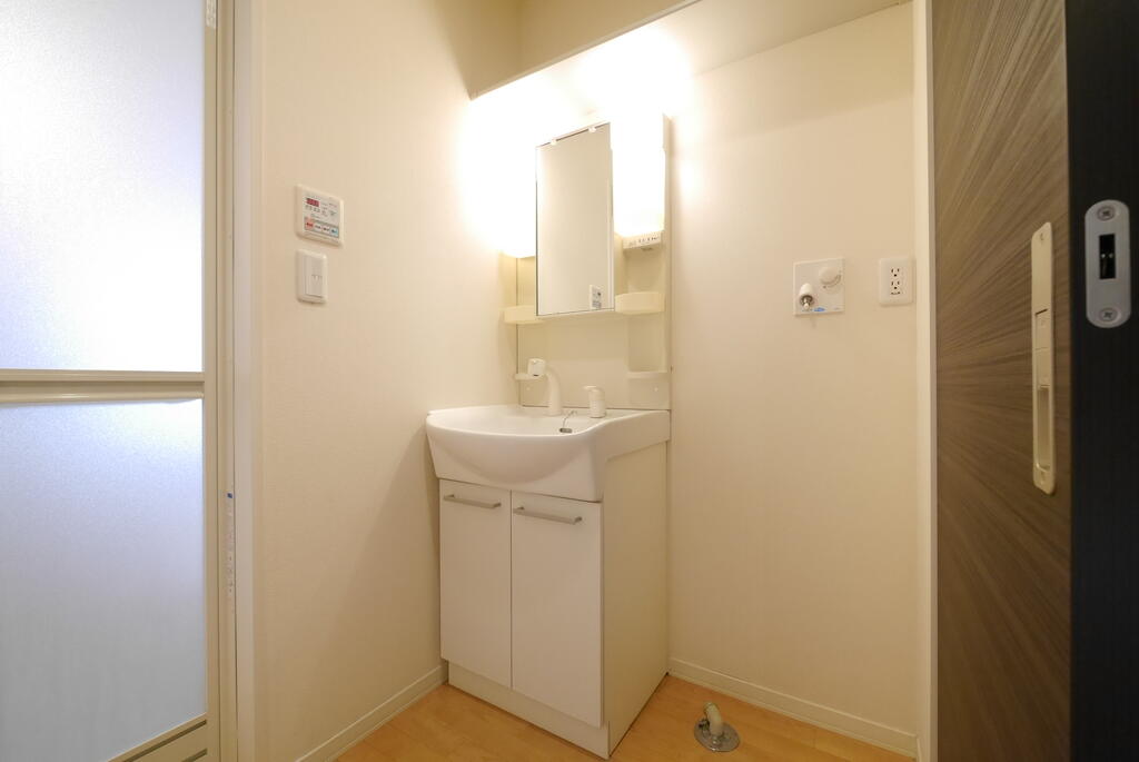 洗面設備　※写真準備中のため、前回募集時または別室の写真（パノラマ含む
