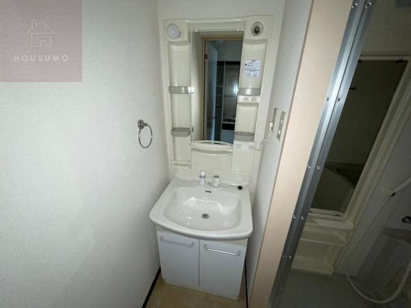 洗面設備　独立洗面化粧台付き