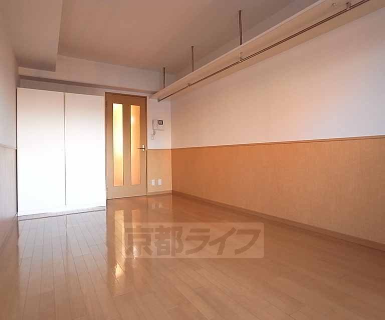 居室・リビング　色使いの良いお部屋。