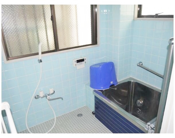 バス・シャワールーム　嬉しい追い焚き機能付きです♪