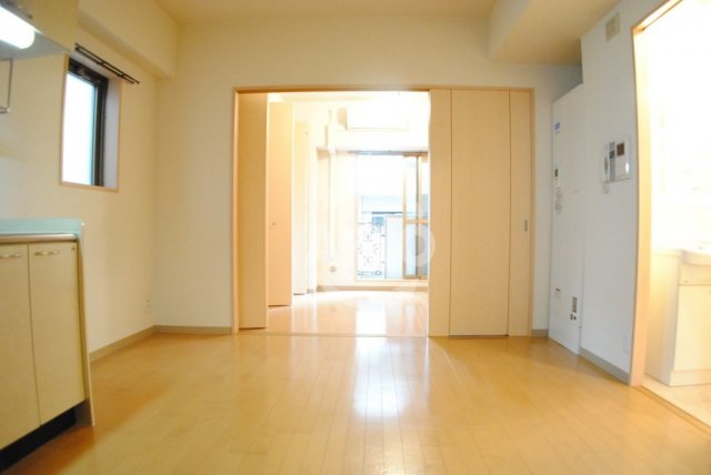 居室・リビング　ロイヤルヒルＩＩ　リビング