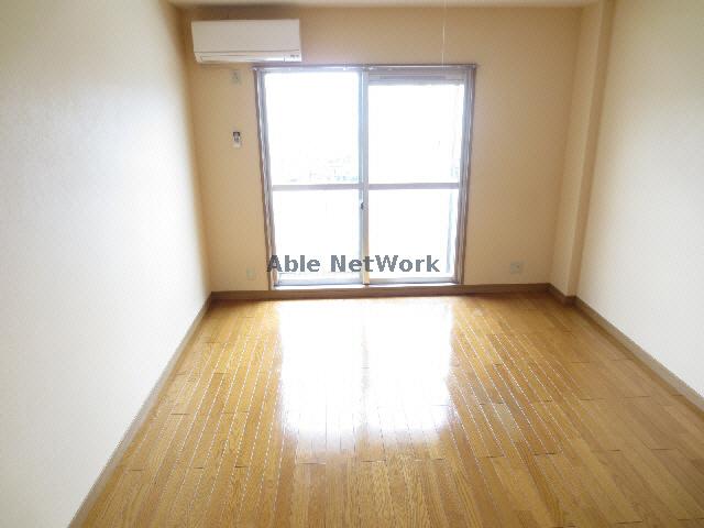 居室・リビング　室内