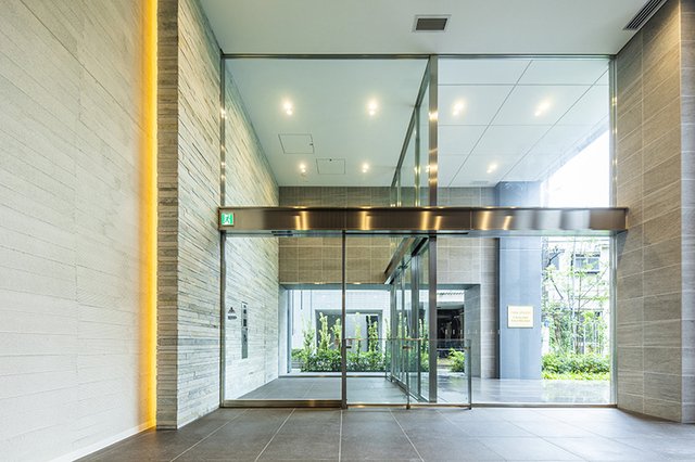 エントランス　ゆとりのあるエントランスです