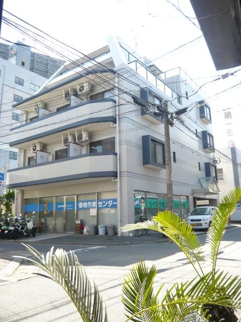 建物外観　５階建てのマンションです♪