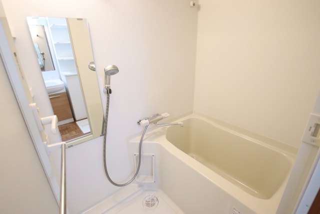 バス・シャワールーム　※別室の参考写真の為、現況優先です。