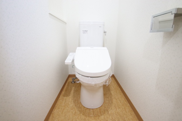 トイレ　※別室の参考写真の為、現況優先です。