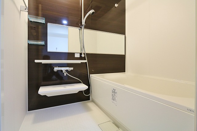 バス・シャワールーム　一日の汗や疲れはこちらで洗い流してください