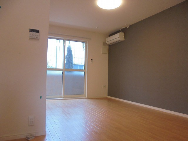 居室・リビング　画像は201号室です（参考）