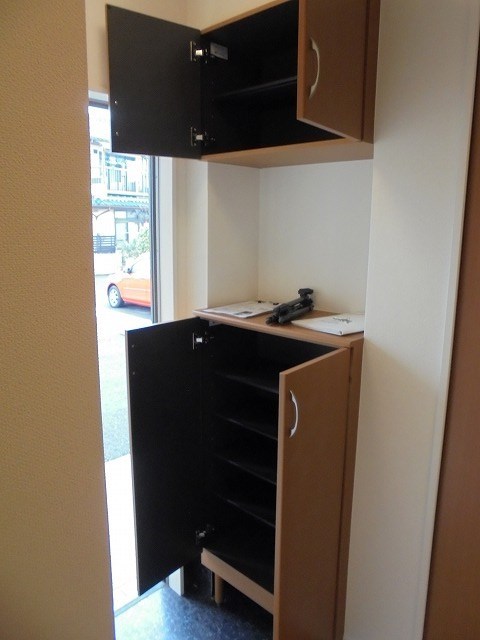 玄関　画像は201号室です（参考）