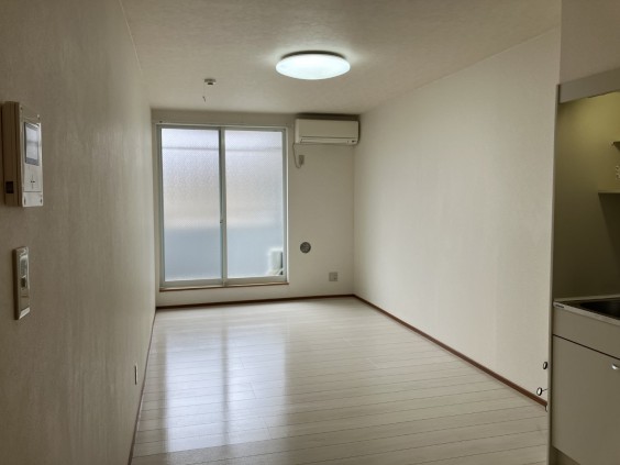 居室・リビング　他室参考写真　南向きのお部屋です