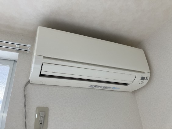 その他設備　他室参考写真　エアコンが一基付いています