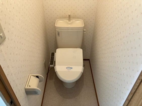 トイレ　他室参考写真　温水洗浄便座