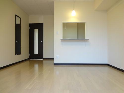 居室・リビング　1Fカーペット、２Ｆフローリングです