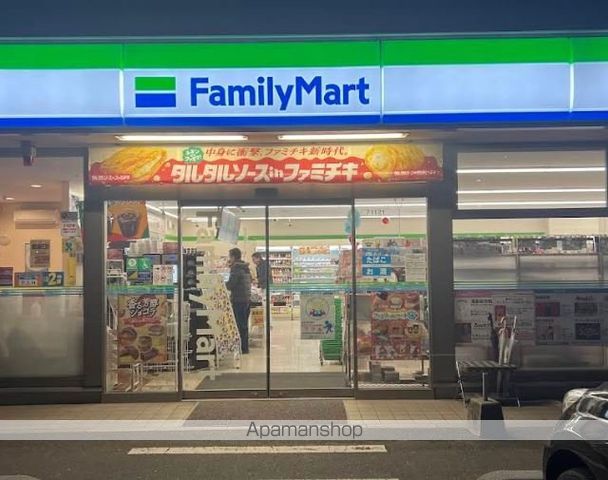 コンビニ　ファミリーマート六坊北町店（コンビニ）まで332m