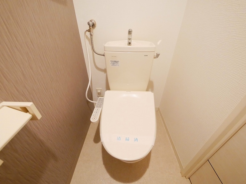 トイレ　あったらうれしいウォシュレット付き♪