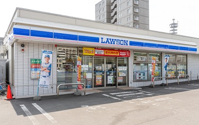 コンビニ　ローソン札幌月寒中央十一丁目店（コンビニ）まで120m