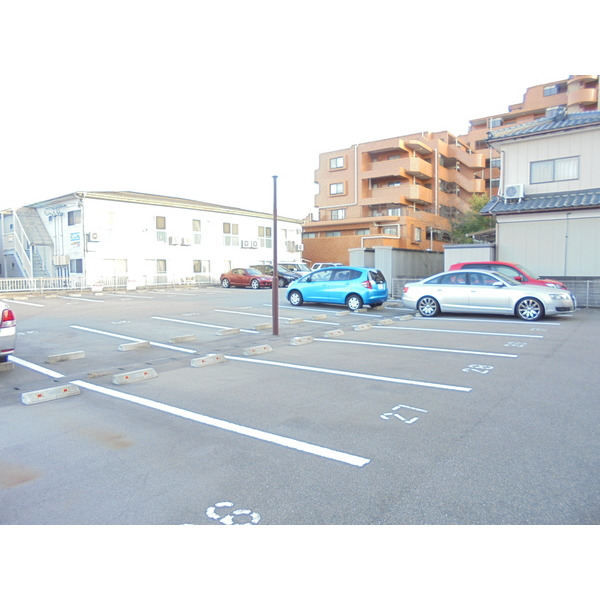 駐車場　敷地内駐車場