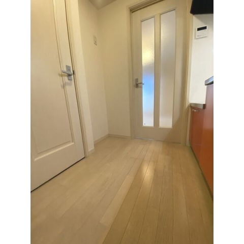 玄関　室内写真は別部屋の写真です。