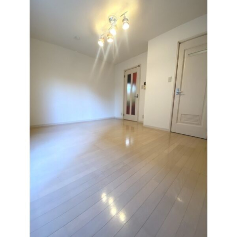 居室・リビング　室内写真は別部屋の写真です。